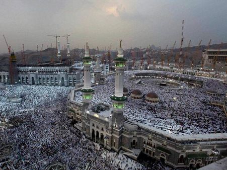 கிரேன் விழும் முன்பு அதிர்ந்த மெக்கா மசூதி: வீடியோ இதோ