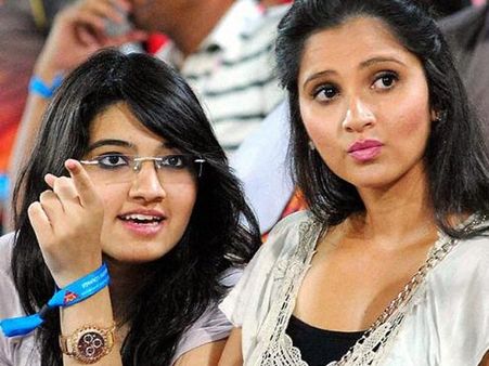 காதலில் வீழ்ந்த சானியாவின் தங்கை.. ஹைதராபாத் தொழிலதிபரை மணக்கிறார்