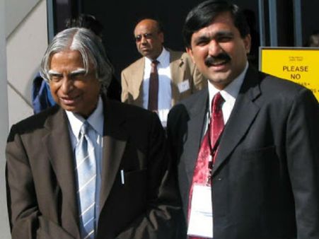 அலுமினியத் தட்டில் சாப்பிட்டு விட்டு கிழிந்த பாயில் படுத்திருந்த அப்துல் கலாம்...!