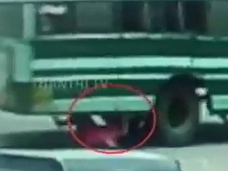 அரசுப் பேருந்து ஓட்டை வழியாக கீழே விழுந்த பெண்- அதிர்ஷ்டவசமாக உயிர் பிழைத்தார்!