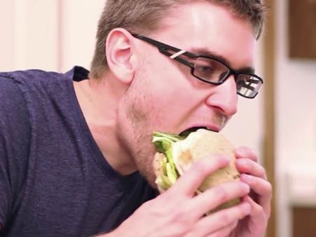 6 மாதங்கள் தனக்குத் தானே போராடி... ரூ. 1 லட்சம் செலவில் சாண்ட்விச் தயாரித்த யுஎஸ் இளைஞர்