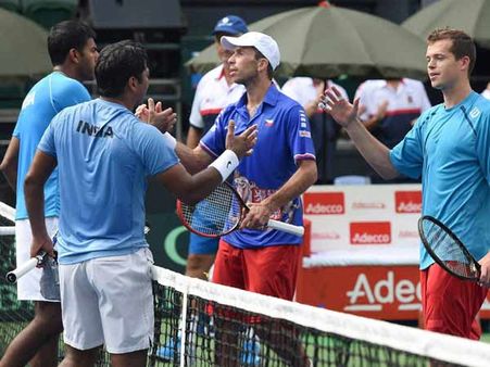 டேவிஸ் கோப்பை டென்னிஸ்: செக் குடியரசு ஜோடியிடம் நேர் செட்களில் வீழ்ந்த பயஸ்-போபண்ணா ஜோடி!