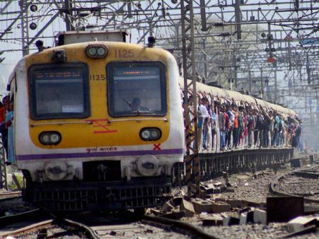 ரயில் டிக்கெட் ரிசர்வேசன்… இனி பெண்களுக்கு தனி க்யூ...: ரயில்வே அமைச்சகம் அறிவிப்பு