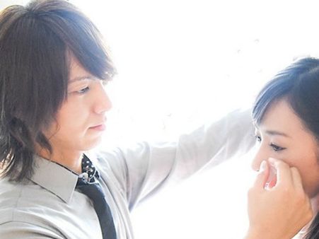 வாடகைக்கு அழகான ஆண்களைப் பிடித்து கண்ணீரைத் துடைத்து விடும் கம்பெனி... இது ஜப்பான் அட்ராசிட்டி!