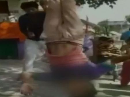 ம.பியில் பள்ளிக்கு செல்லாத 10 வயது சிறுவனை மரத்தில் தலைகீழாக கட்டி வைத்து அடித்த மாமா!