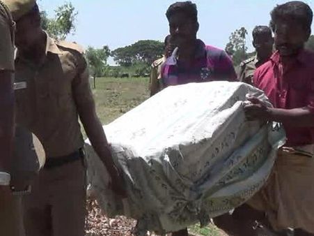 கரூரில் வாழைத்தோப்பில் சிக்கிய துப்பாக்கி டெலஸ்கோப்