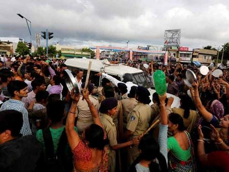 தலையங்கம்: இடஒதுக்கீட்டில் கைவைத்துப் பார்க்க துடியாய் துடிக்கும் 'இந்துத்துவா'