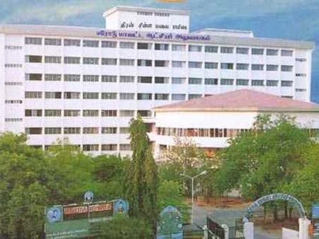 மூதாட்டிகள் முற்றுகையில் திணறிப் போன ஈரோடு கலெக்டர் ஆபீஸ்!