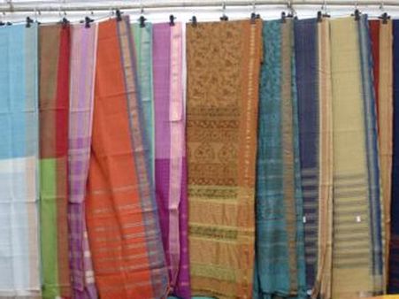 காதி ஆடை விற்பனை இரு மடங்காக உயர்ந்தது என்கிறார் மோடி.. இல்லை என்கிறது புள்ளி விவரம்