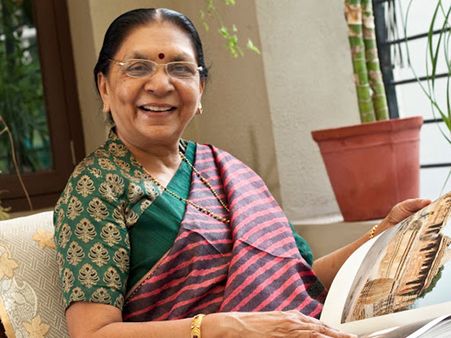 'படேல்கள்' போராட்டத்தை ஒடுக்க அதிரடி.. ரூ1000 கோடி நிதி உதவி திட்டத்தை அறிவித்தது குஜராத் அரசு!