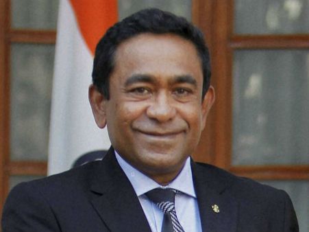 நடுக்கடலில் வெடித்துச் சிதறிய படகு- அதிர்ஷ்டவசமாக உயிர் தப்பிய மாலத்தீவு அதிபர்