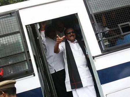 ஒபாமா உருவபொம்மை எரிப்பு: அமெரிக்க துணை தூதரகம் முற்றுகை - வைகோ உள்பட 1000 பேர் கைது