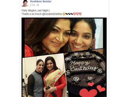 காலில் பெரிய கட்டு.. ஸோ வாட்.. கேக்கை எடு வெட்டு.. குஷ்புவின் பிறந்த நாள் கொண்டாட்டம்!