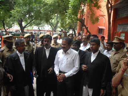 மதுரை ஹைகோர்ட் கிளையை மூடிவிடலாமா? ஹைகோர்ட் நீதிபதிகள் கேள்வியால் வக்கீல்கள் அதிர்ச்சி