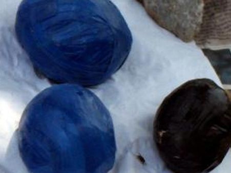 மதுரையில் நிறுத்தப்பட்டிருந்த 2 அரசு பஸ்களில் நாட்டு வெடிகுண்டு வெடித்தது