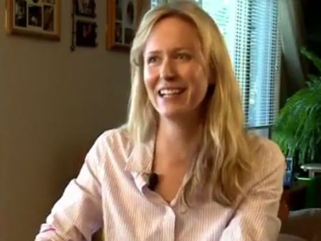 கல்யாணத்துக்கு வராத உறவினருக்கு சாப்பாட்டு “பில்” - அமெரிக்க மணமகள் செய்த கொடுமை!