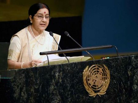 பயங்கரவாதத்தை மட்டும் கைவிடுங்க போதும்.. ஐ.நா.வில் பாக். பிரதமருக்கு சுஷ்மா ஸ்வராஜ் பதிலடி!!