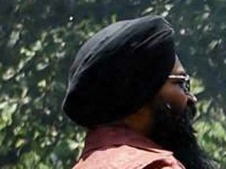 இங்கிலாந்து பணியிடங்களில் சீக்கியர்கள் “டர்பன்” அணிய இனி தடை இல்லை