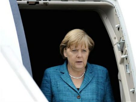 இப்படி ஒரு சோதனையா... ராணுவ சரக்கு விமானத்தில் இந்தியாவுக்கு வந்த ஜெர்மன் பிரதமர் ஏஞ்செலா மெர்கல்!!