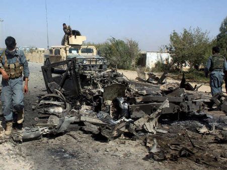 காபூலில் நேட்டோ படையினர் மீது தலிபான்கள் தற்கொலைப் படைத் தாக்குதல்... 3 பேர் காயம்