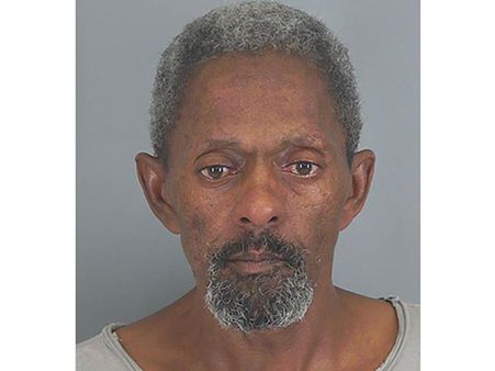 காவல்துறை கட்டுப்பாட்டு அறைக்கு போன் செய்து 'பலான' கம்ப்ளைன்ட் சொன்ன முதியவர் கைது