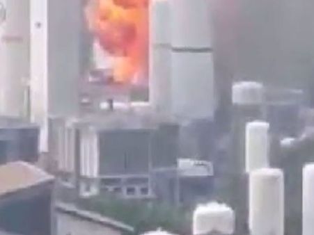 சிங்கப்பூர் குடவுனில் தீவிபத்து - ஒருவர் பலி ; 7 பேர் படுகாயம்