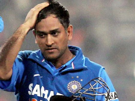 டோணியை விமர்சனம் செய்வோர் எல்லாம் தாவூத்தின் சிஷ்யர்கள்: சு.சுவாமி கடும் காட்டம்