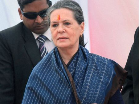 கேரள சமூக ஆர்வலருக்கு “இந்திரா காந்தி” விருது - சோனியா காந்தி வழங்குகிறார்