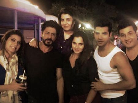 ஷாருக்கானுக்கு பிரியாணி விருந்து வைத்த சானியா மிர்சா