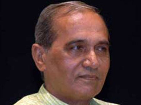 ராஜஸ்தானி எழுத்தாளர் நந்த் பரத்வாஜூம் சாகித்ய அகாடமி விருதை பரிசுத் தொகையுடன் திருப்பி ஒப்படைத்தார்!