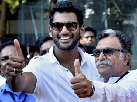 நடிகர் சங்கத் தேர்தல்: ராதாரவியைத் தோற்கடித்தார் விஷால்!!