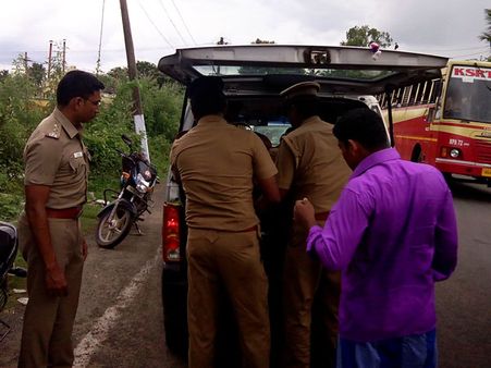 கேரளாவில் குண்டு காயங்களுடன் தப்பிய மாவோயிஸ்டுகள் - எல்லைகளில் போலீஸ் சோதனை