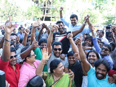 நாசர் தலைமையிலான பாண்டவர் அணியினர்... நடிகர் சங்கத்தின் முக்கிய பொறுப்புகளை ஏற்றனர்