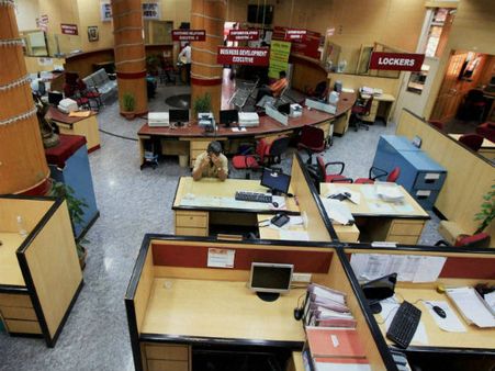 தமிழகத்தில் வங்கிகளுக்கு 5 நாள் விடுமுறை “நோ” - வெள்ளிக்கிழமை வழக்கம்போல் இயங்கும்!