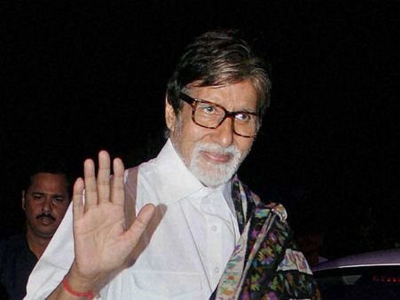 எங்க பென்ஷனை ஏழை, எளியவர்களுக்கு கொடுத்துவிடுங்கள்: அகிலேஷுக்கு அமிதாப் பச்சன் கோரிக்கை