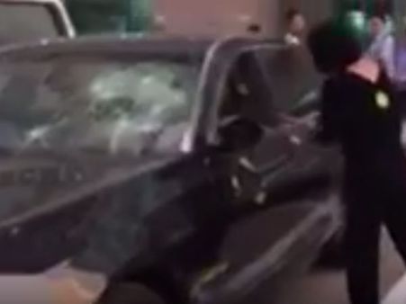 கள்ளக்காதல்: கணவரின் பி.எம்.டபுள்.யூ காரை அடித்து நொறுக்கிய பெண்- வீடியோ இதோ