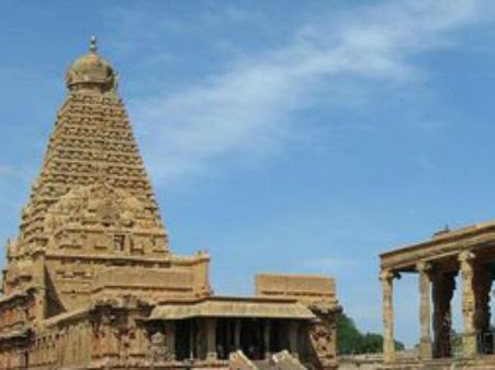 1030வது சதய விழா: மாமன்னன் ராஜராஜனுக்கு மாலை அணிவிக்க போட்டா போட்டி