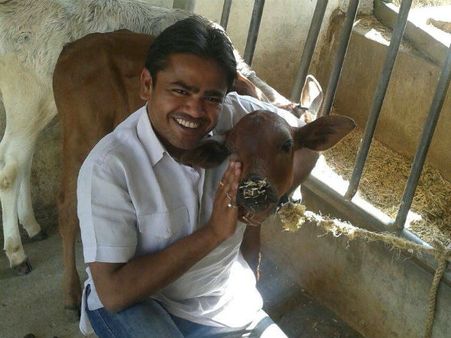 டெல்லி கேரளா பவனில் பசுமாட்டிறைச்சி பரிமாறுவதாக பொய் புகார் - இந்துசேனா நிர்வாகி கைது!