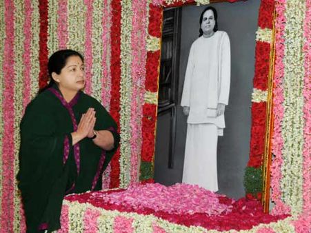 தேவர் குருபூஜை: கொடநாட்டில் ஜெயலலிதா அஞ்சலி- பசும்பொன்னில் கோலாகலம்