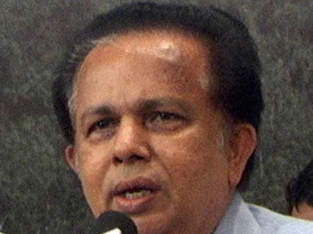 மத்திய அரசிடம் விருதுகளை திருப்பி ஒப்படைப்பது 'விளம்பரம்...அரசியல்' - மாதவன் நாயர் 'கண்டுபிடிப்பு'