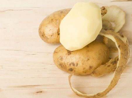 டென்மார்க்கில் அண்ணன் வாயில் உருளைகிழங்கை திணித்து வினோத முறையில் கொலை