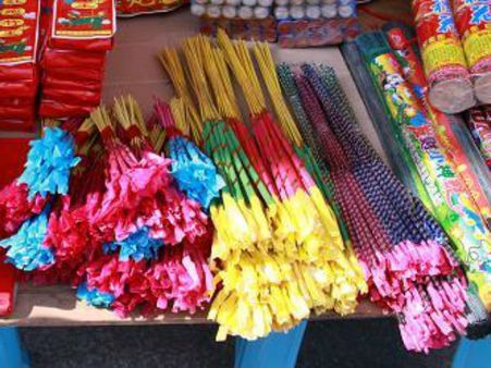 நாடு முழுவதும் அதிரடி ரெய்டு... ரூ. 2 கோடி மதிப்பிலான சீனப் பட்டாசுகள் பறிமுதல்!