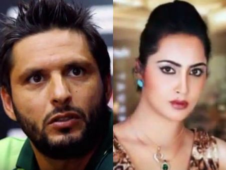 அப்ரிடியுடன் 