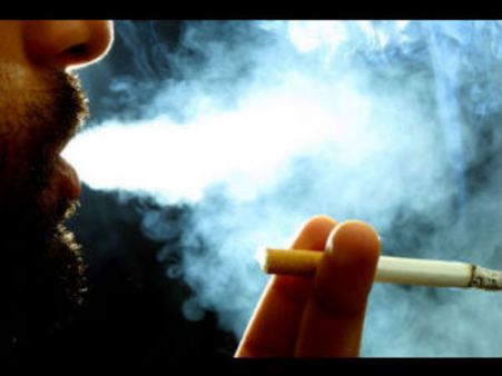 குப், குப்பென்று சிகரெட் ஊதித்தள்ளும் பெங்களூர் ஐடி ஊழியர்கள்.. கட்டுப்படுத்த அரசு சுற்றரிக்கை