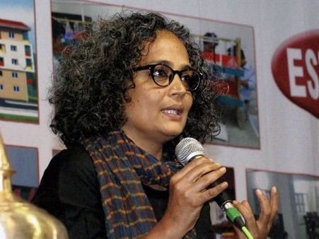 சகிப்புத்தன்மை விவகாரம்: 24 திரைக் கலைஞர்கள் தேசிய விருதுகளை 'மொத்தமாக' திருப்பி அளிக்கின்றனர்