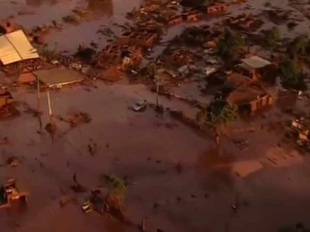 பிரேசிலில் சுரங்கக் கழிவுகள் நிரப்பப்பட்டிருந்த அணை உடைந்து விபத்து- 17 பேர் பலி, 50 பேர் காயம்