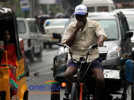 தீபாவளி சிறப்பு பஸ்கள் இயக்கம், மழை.. சென்னையில் கடும்போக்குவரத்து நெரிசல்