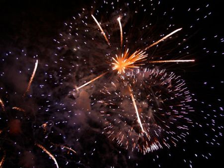 அன்பார்ந்த பொதுமக்களே.. குடிசைப் பகுதிகளில் ராக்கெட் வீடாதீர்கள்.. தீயணைப்புத் துறை வேண்டுகோள்