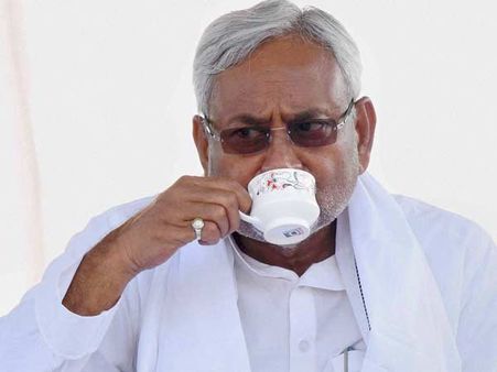 ரூ. 5 கோடி, ரூ. 35 லட்சம், ஒரு விளம்பரம்.. மோடி ஆரம்பித்து வைத்ததை 'முடித்து வைத்த' நிதிஷ்!!