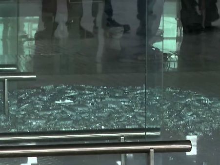 54வது வாட்டி உடைஞ்சு போன சென்னை விமான நிலைய மேற்கூரை... இந்த முறை 2 ஊழியர்கள் காயம்!